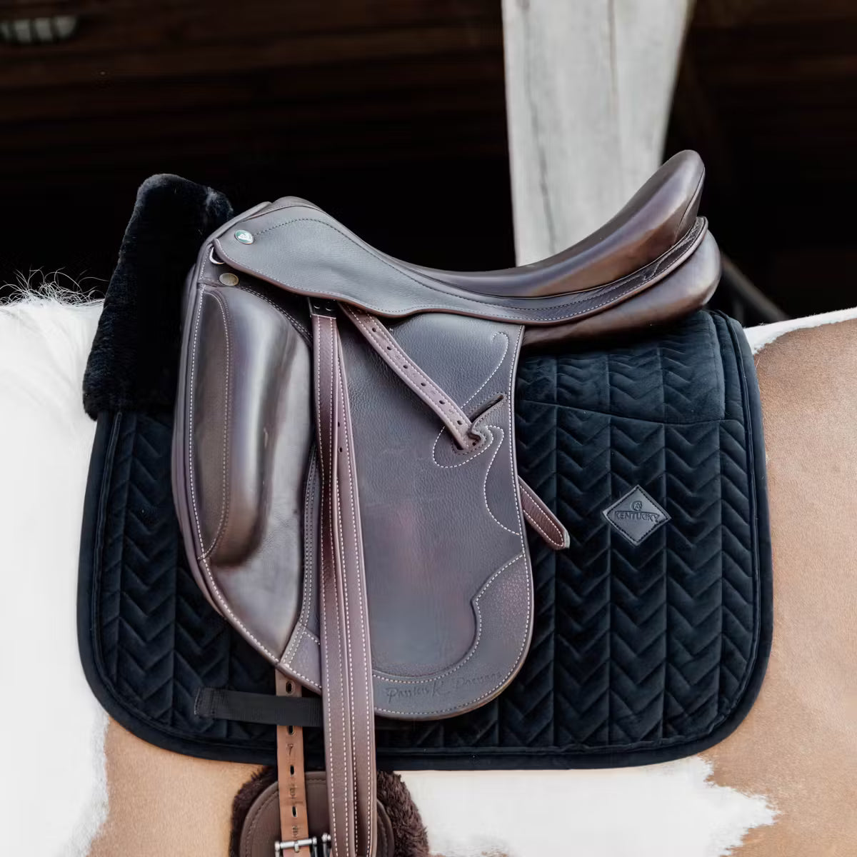 Skin Friendly Schabracke Velvet Dressur