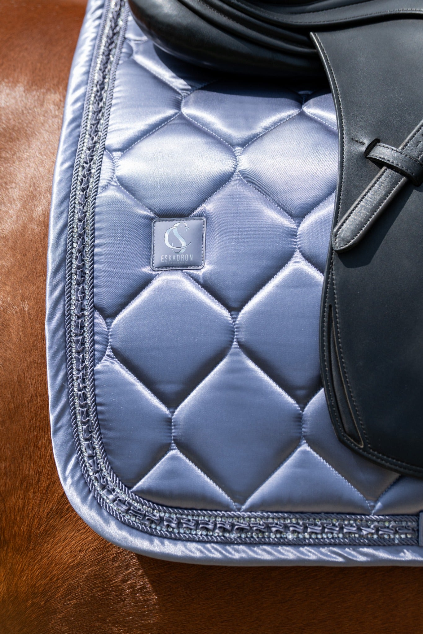 Eskadron SATIN FRILLS Schabracke